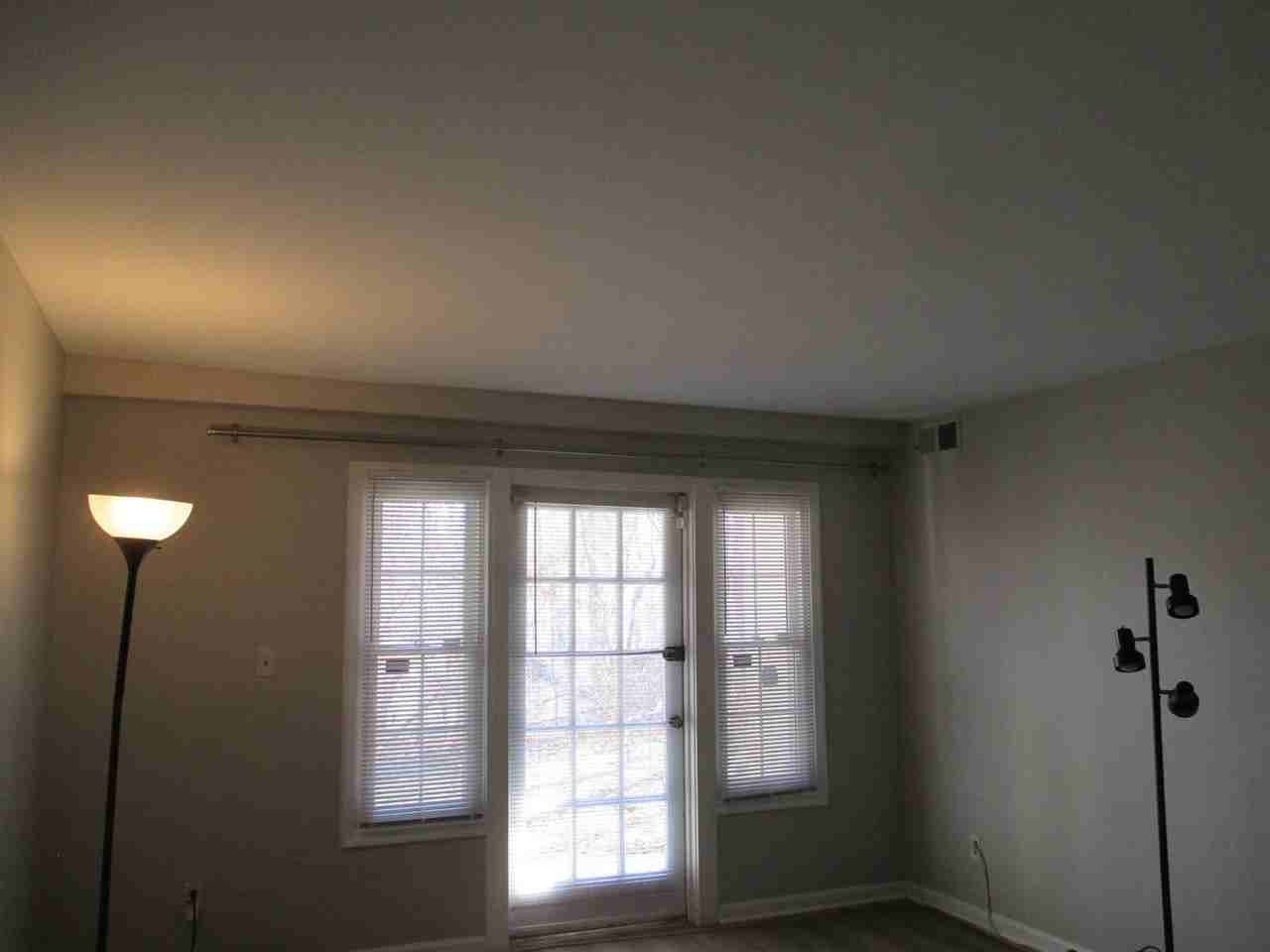 5903 Kingsford Rd Apt L - Photo 2 of 11