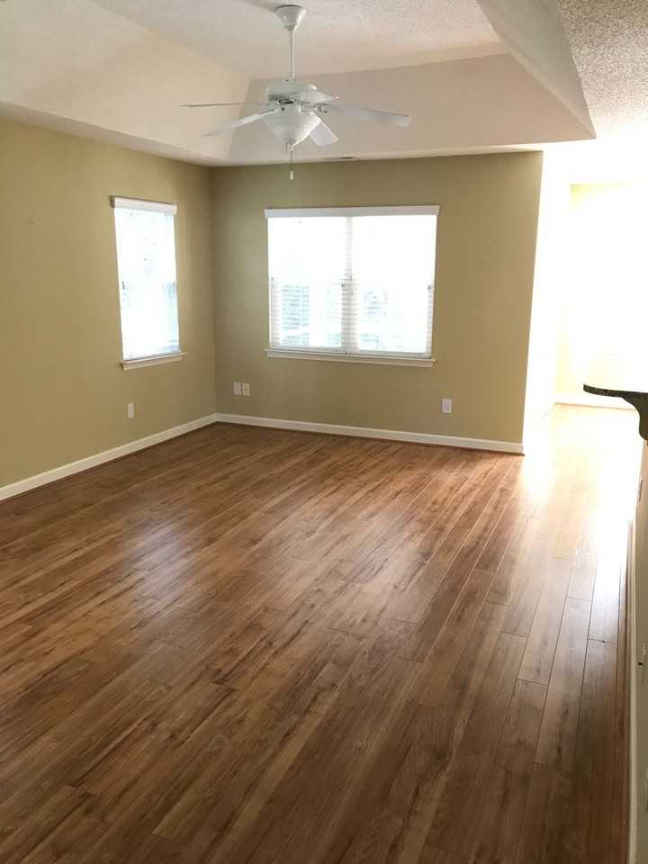 125 Keswick Ln - Photo 3 of 13
