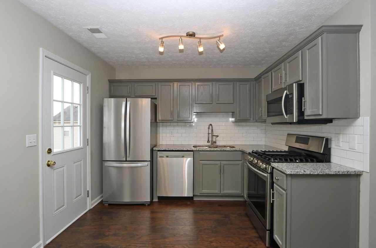 102 Providence Dr - Photo 4 of 30