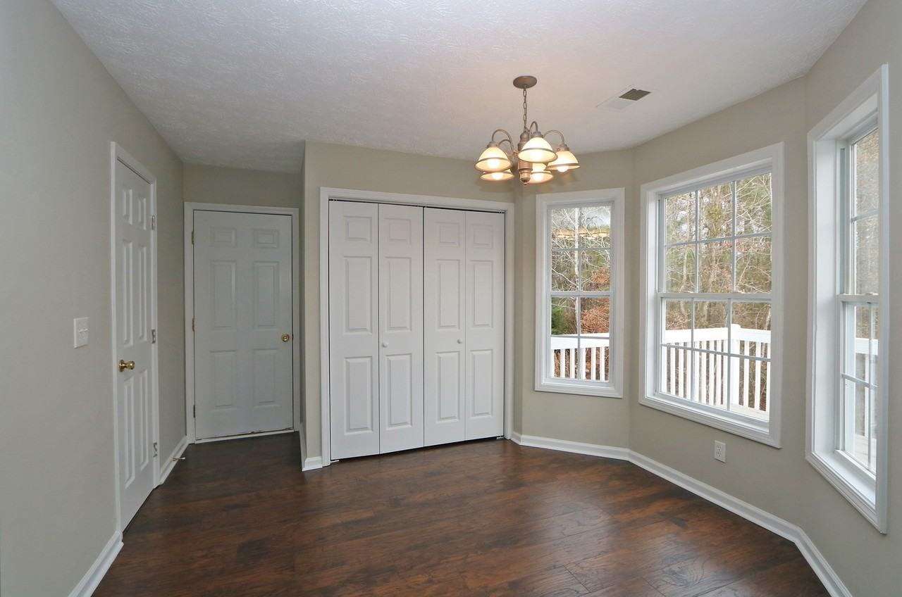 102 Providence Dr - Photo 5 of 30