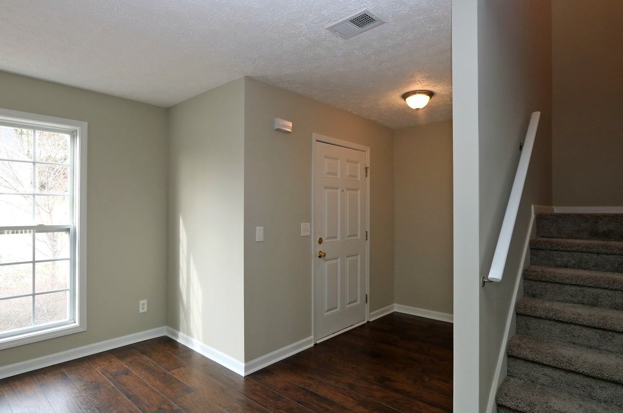 102 Providence Dr - Photo 6 of 30