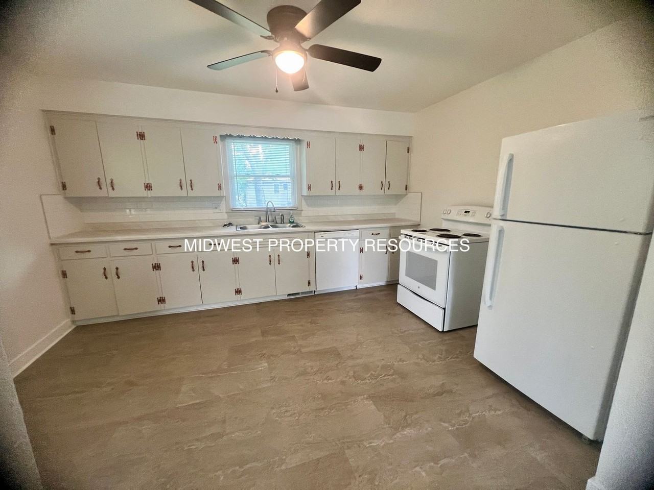 10607 E 78th Ter - Photo 2 of 13