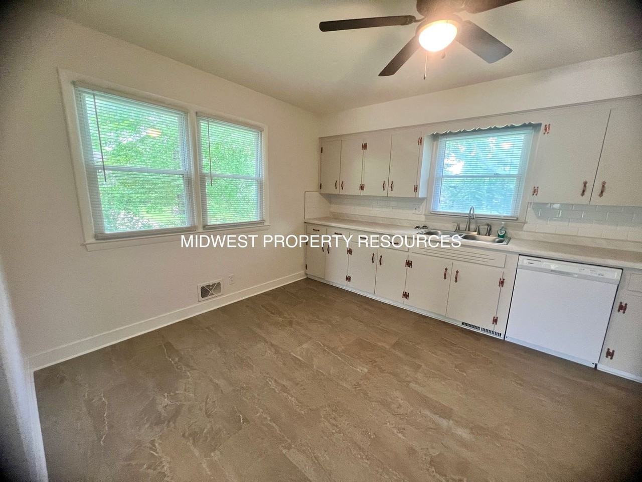 10607 E 78th Ter - Photo 3 of 13