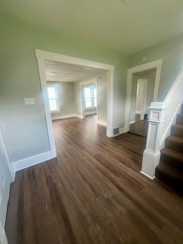 1621 Ohio Ave Ne - Photo 2 of 8