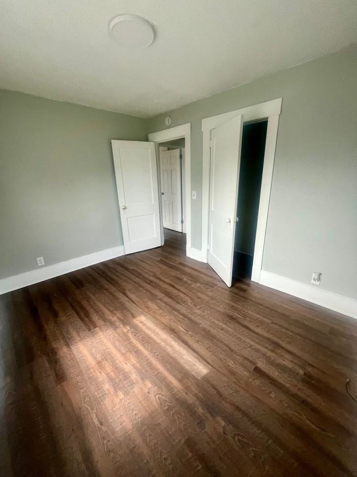 1621 Ohio Ave Ne - Photo 4 of 8
