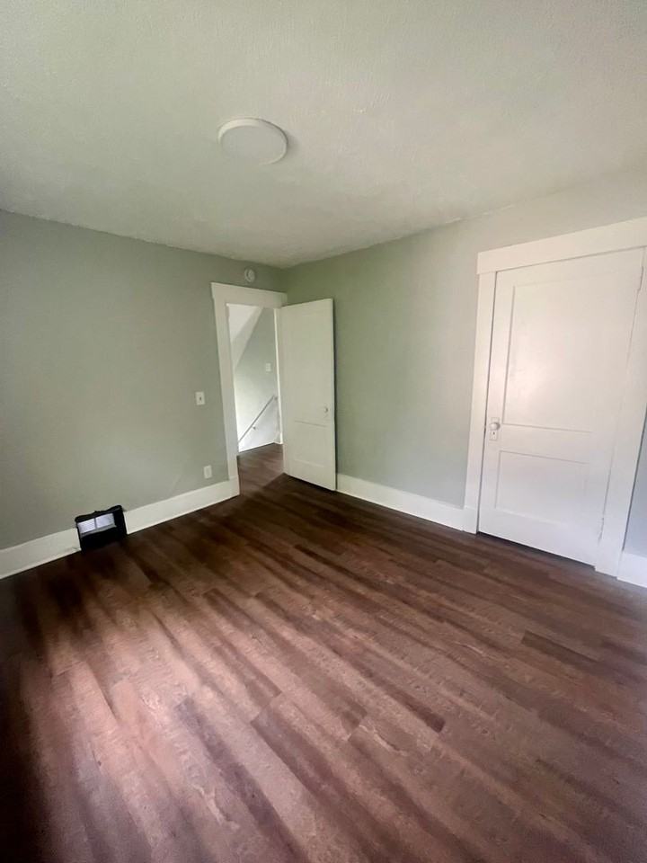 1621 Ohio Ave Ne - Photo 7 of 8
