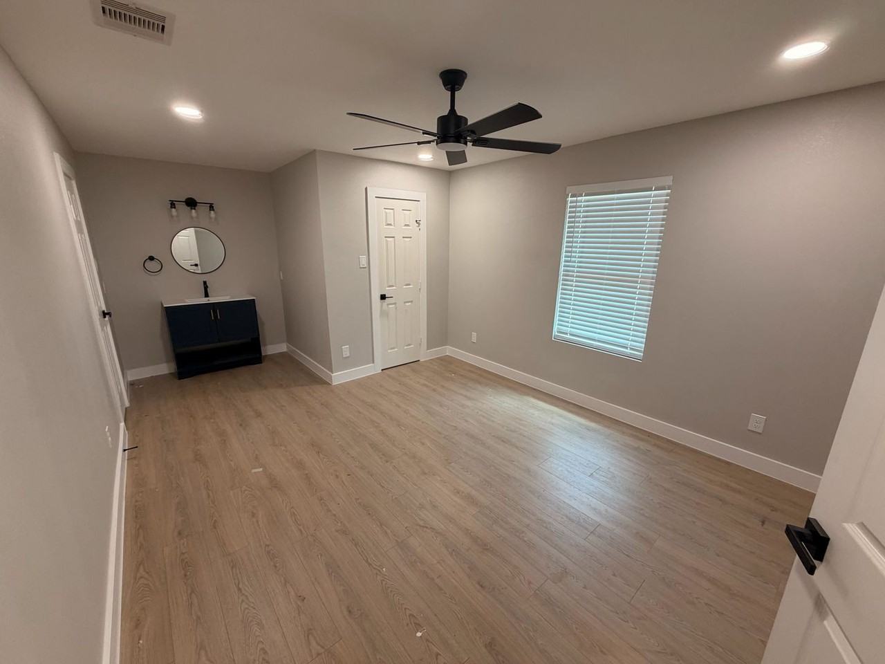 16603 Sentinel Dr - Photo 3 of 9