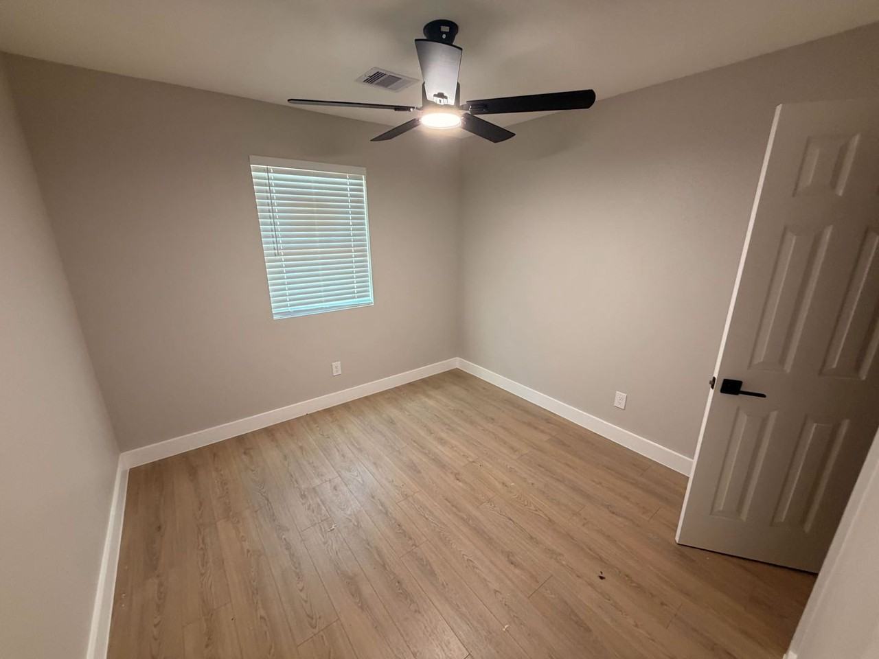 16603 Sentinel Dr - Photo 4 of 9