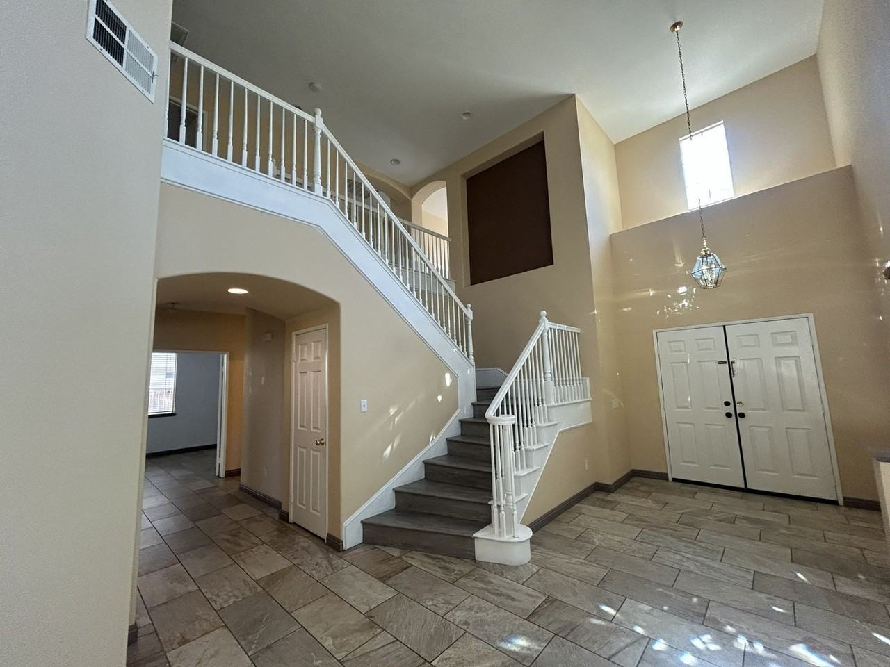 37978 Spur Dr - Photo 5 of 49
