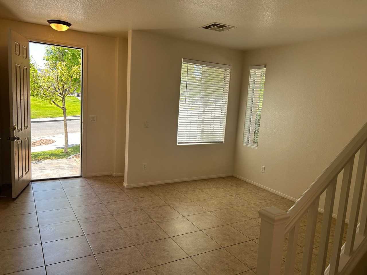 10296 Magnolia Tree Ave - Photo 3 of 29