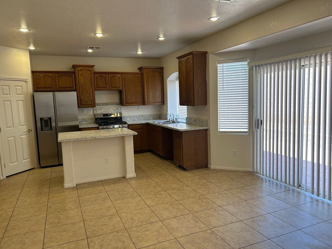 10296 Magnolia Tree Ave - Photo 5 of 29