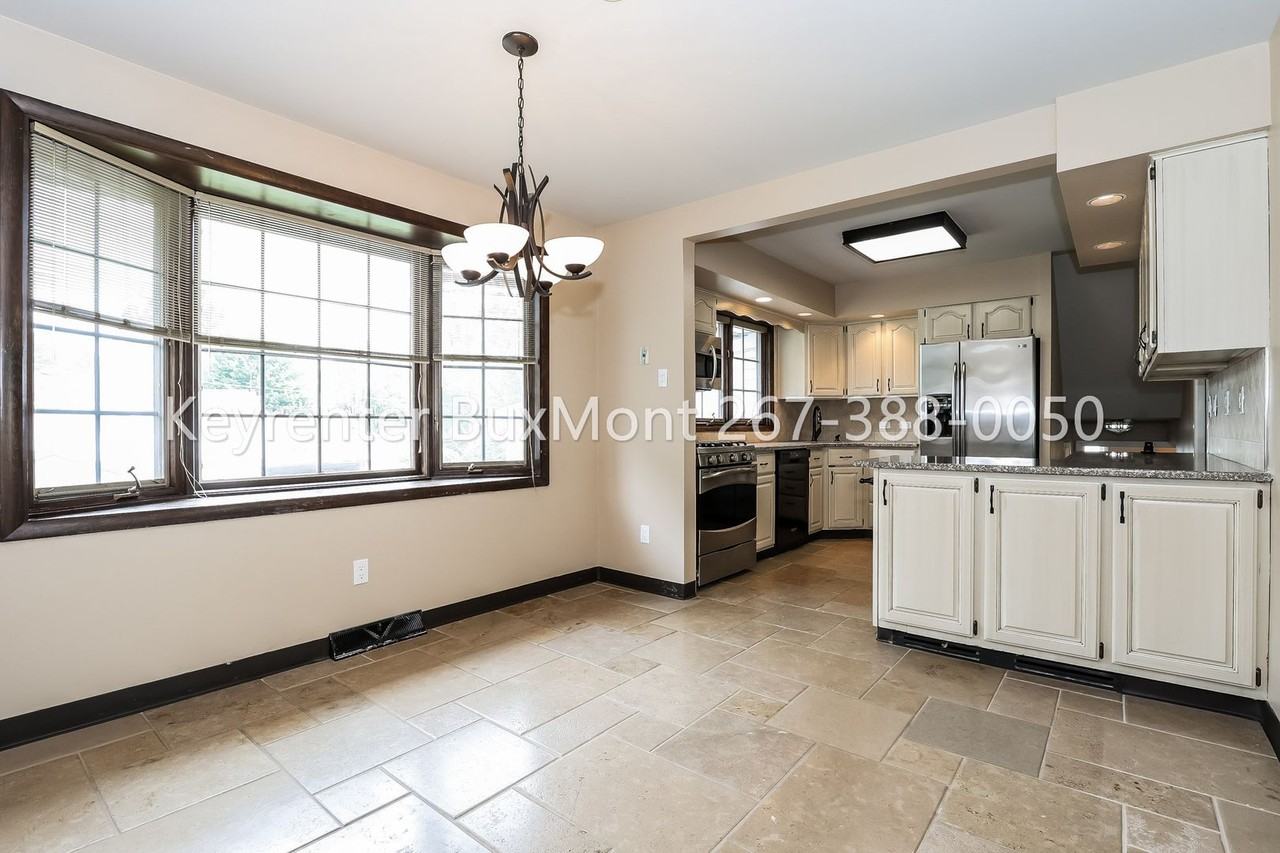 1041 Fitch Rd - Photo 2 of 20