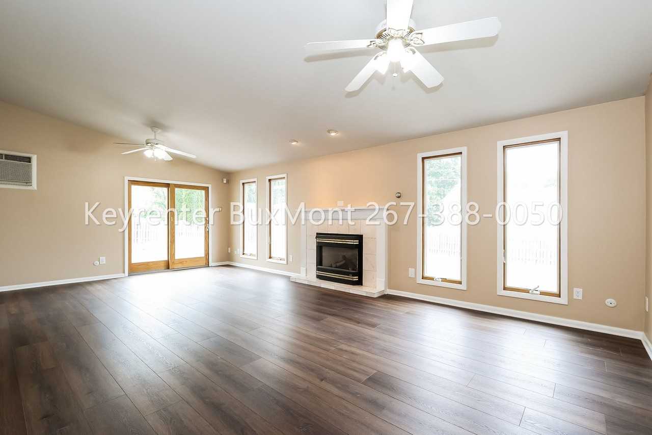 1041 Fitch Rd - Photo 3 of 20