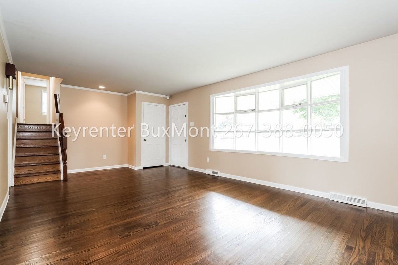 1041 Fitch Rd - Photo 7 of 20