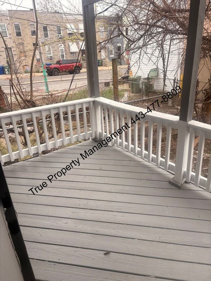 305 S Calhoun St - Photo 2 of 14