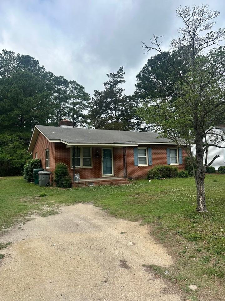 144 N Fairview Cir - Photo 2 of 26