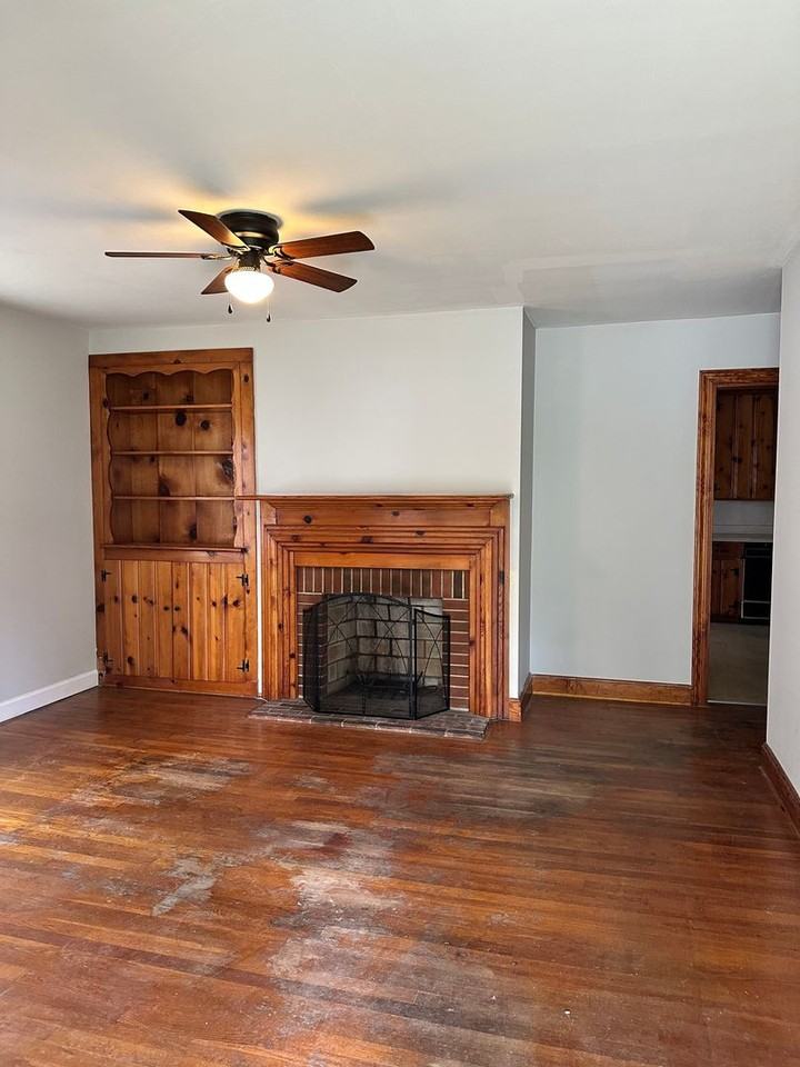 144 N Fairview Cir - Photo 3 of 26