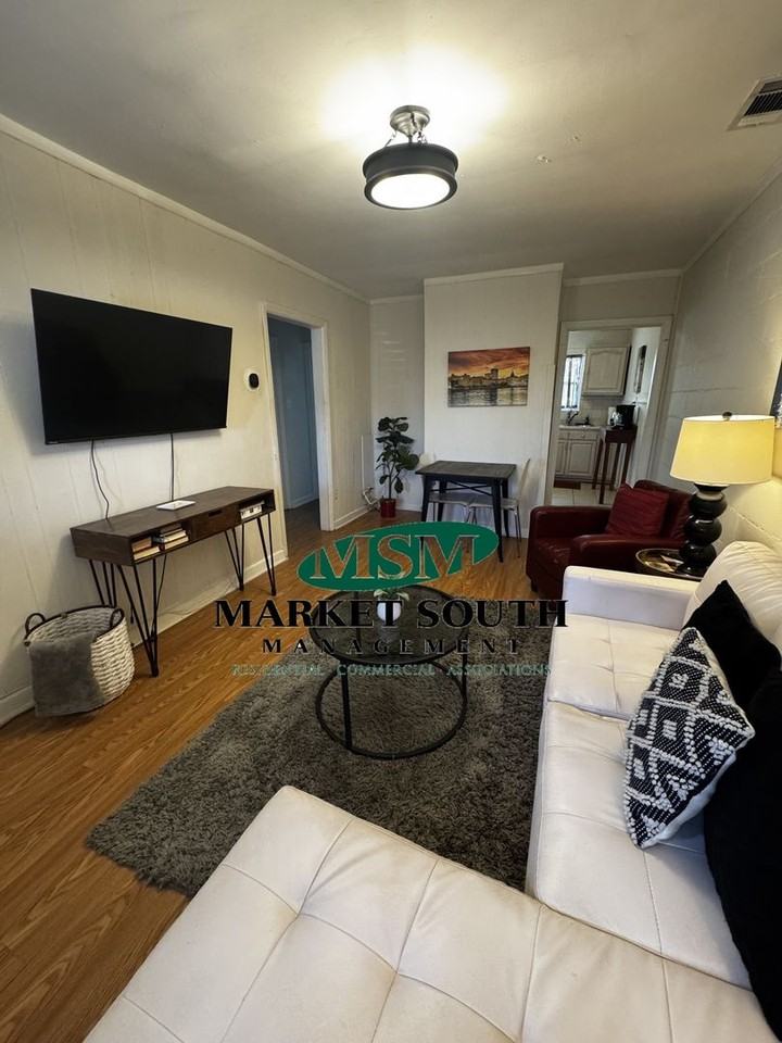 317 W Huntingdon St - Photo 5 of 17