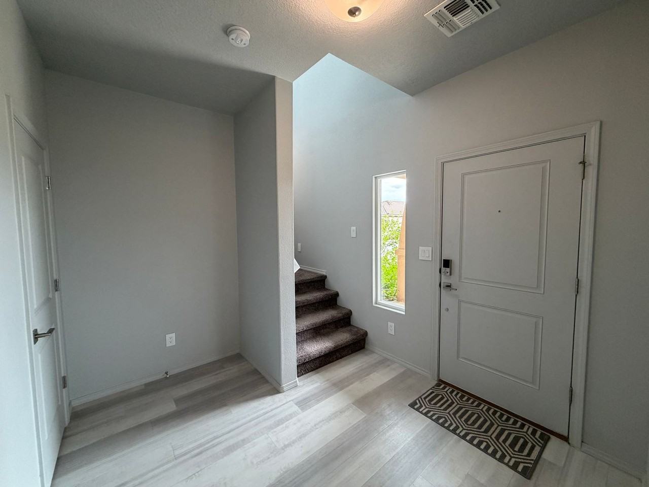 6119 Motherwell Dr Se - Photo 7 of 42