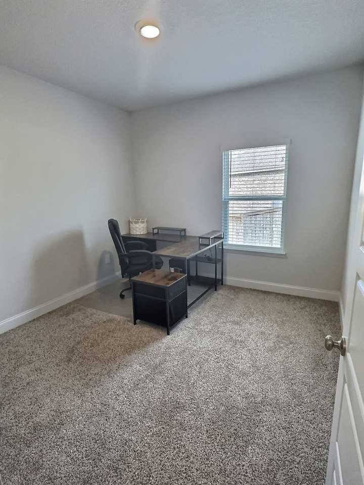 11404 Harrison Ct - Photo 4 of 38