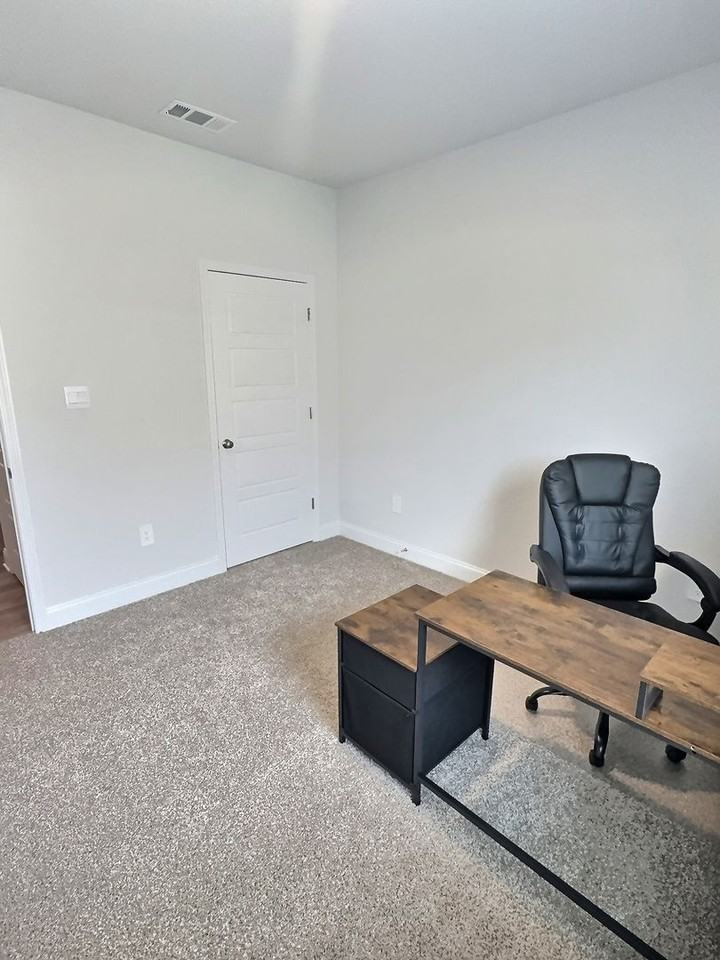 11404 Harrison Ct - Photo 5 of 38