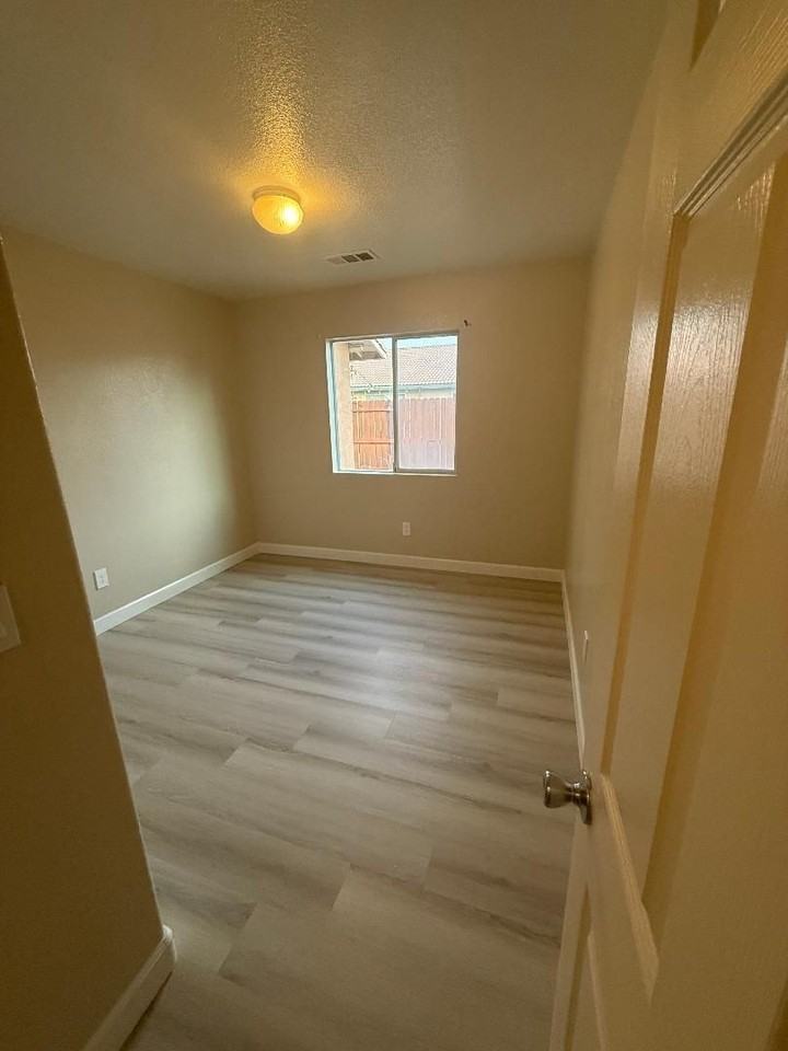 701 E Rivera Ave - Photo 7 of 17