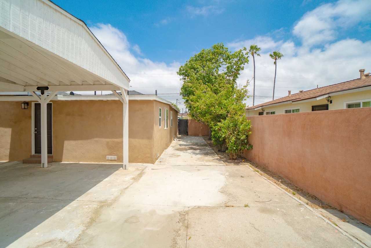 1570 W 226th St - Photo 4 of 24