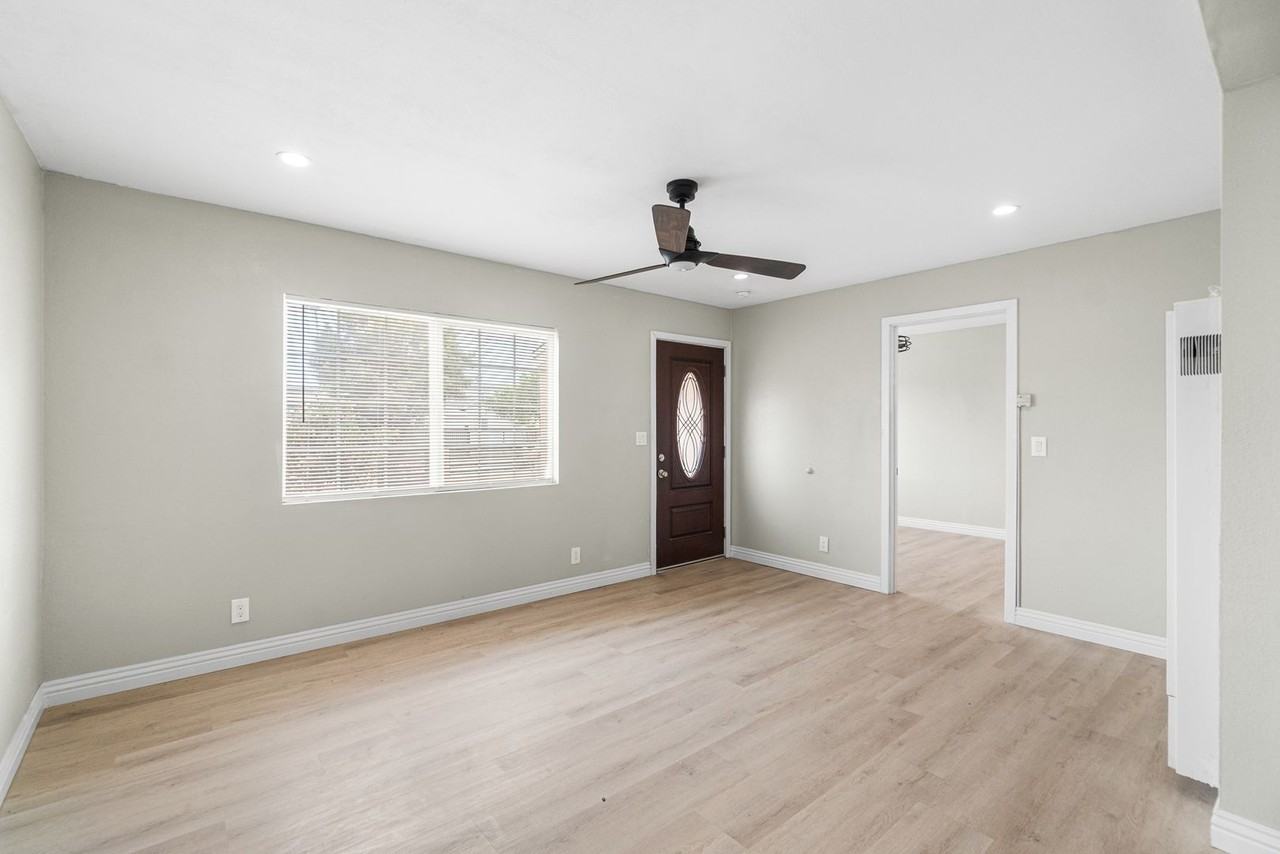1570 W 226th St - Photo 6 of 24