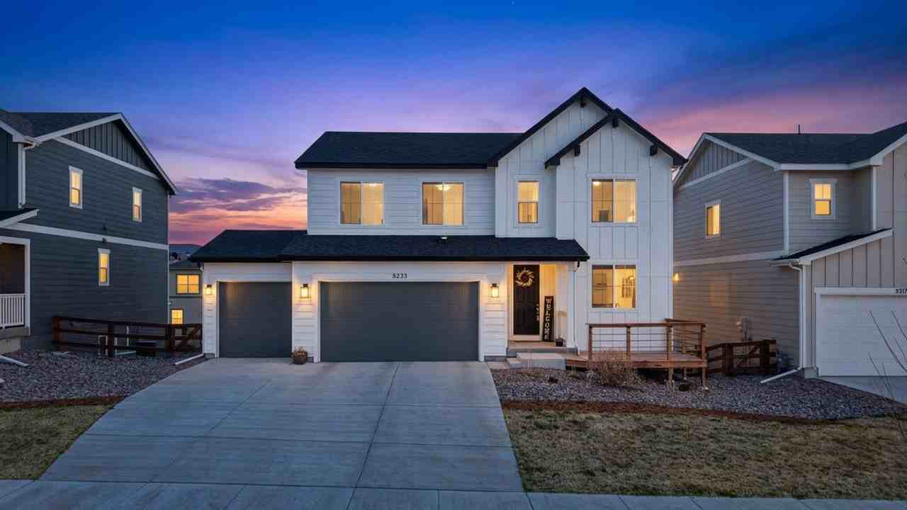 5233 Makalu Dr - Photo 2 of 34