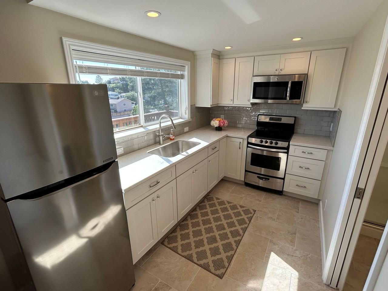 850 Morningside Dr - Photo 2 of 9
