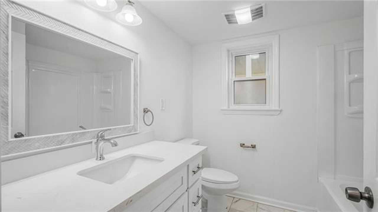 6608 Dauphine St - Photo 6 of 8