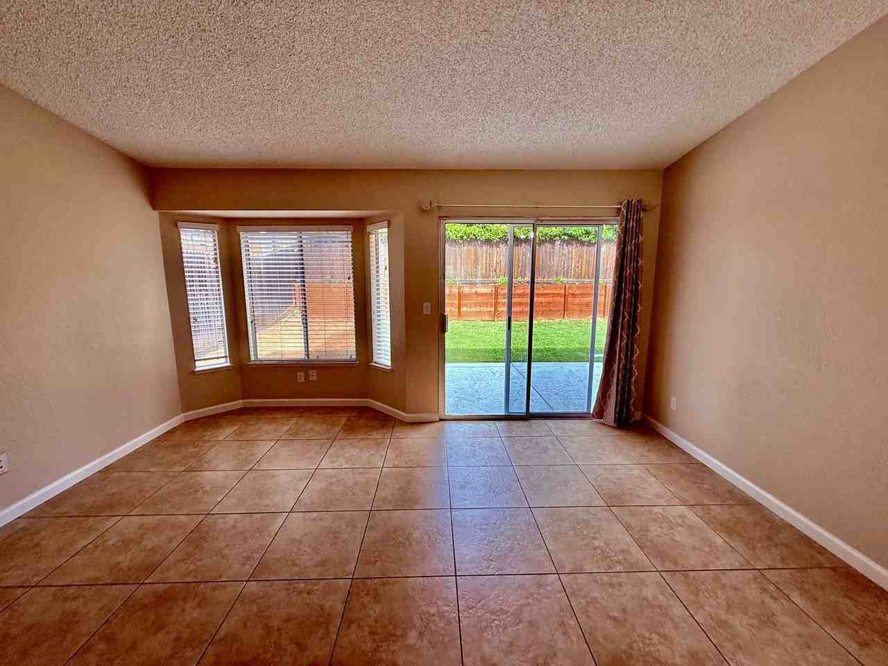 8208 Charlotte Ave - Photo 4 of 15