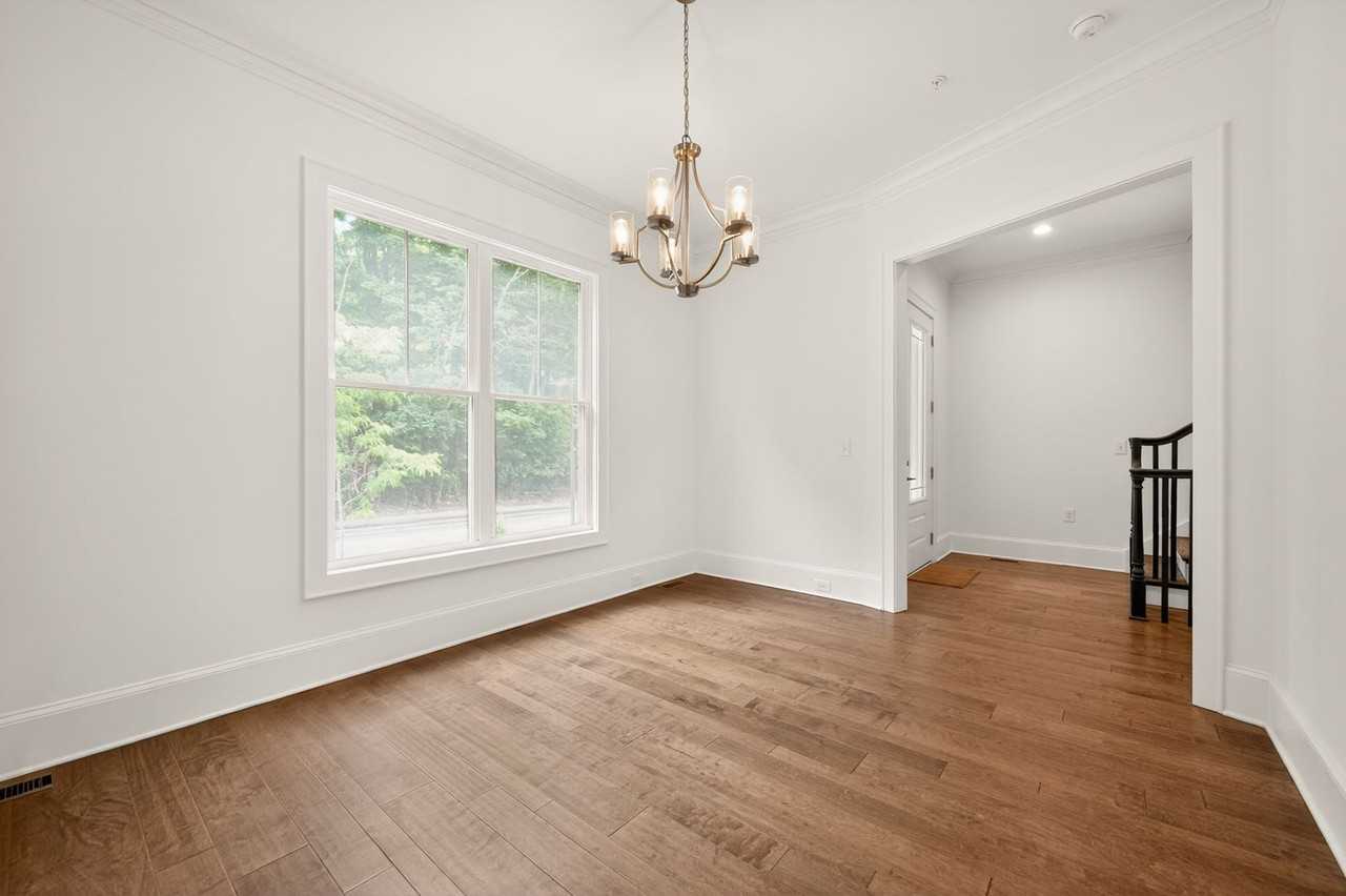 333 Eheart St Se - Photo 6 of 50