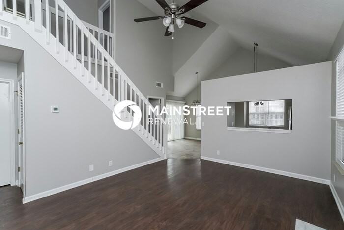 922 Bexhill Ct S - Photo 3 of 17