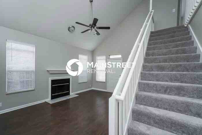 922 Bexhill Ct S - Photo 4 of 17