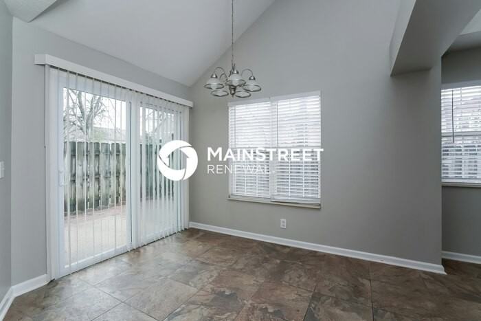 922 Bexhill Ct S - Photo 5 of 17