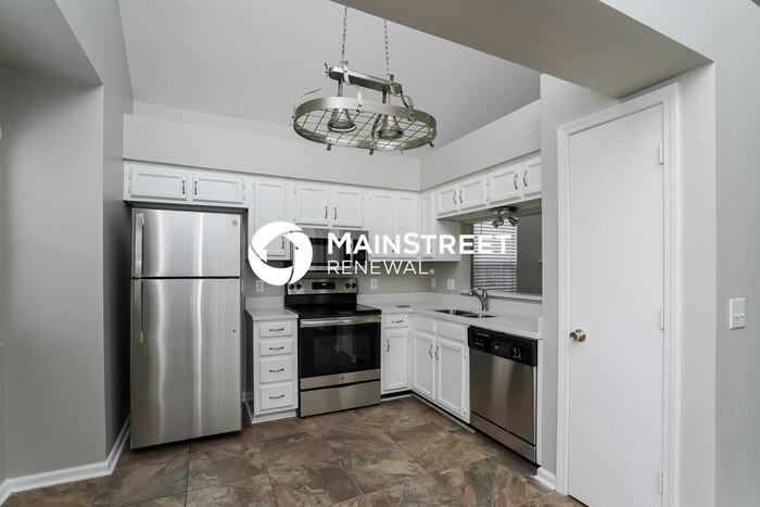 922 Bexhill Ct S - Photo 6 of 17