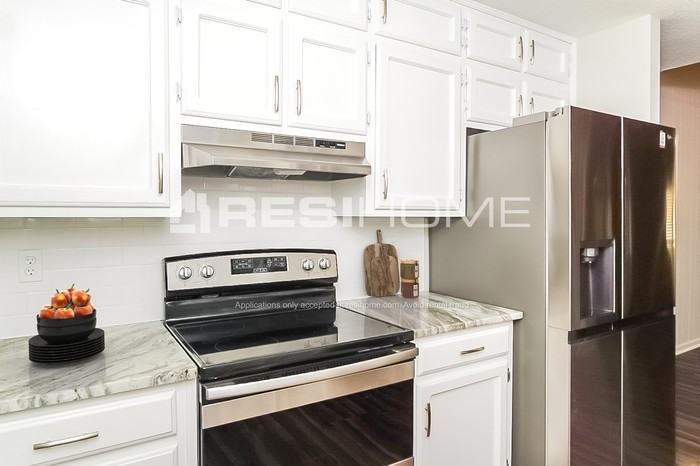 2212 Cecille Dr Sw - Photo 3 of 17