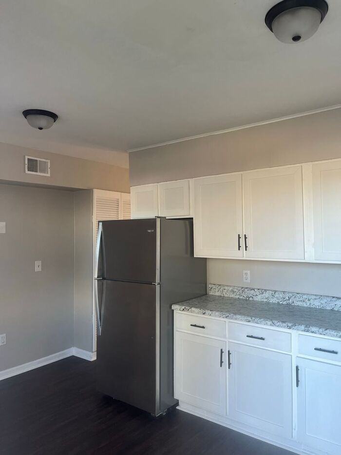 403 College St #C04 - Photo 2 of 39