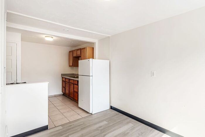 135 S 10th St #2 - Photo 3 of 10