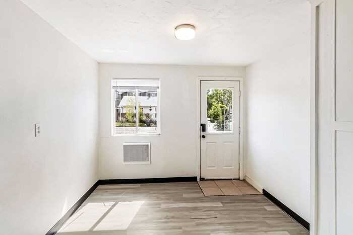 135 S 10th St #2 - Photo 4 of 10