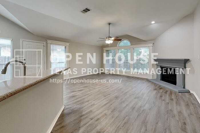 8705 Sunset Trace Dr - Photo 4 of 20