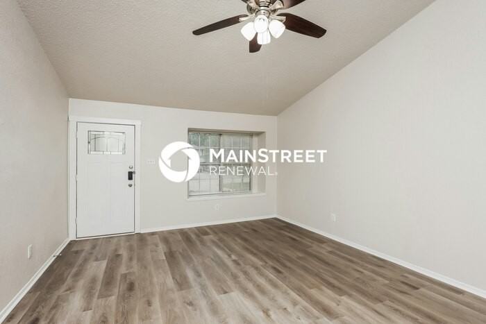 202 Mapleridge Dr - Photo 4 of 16