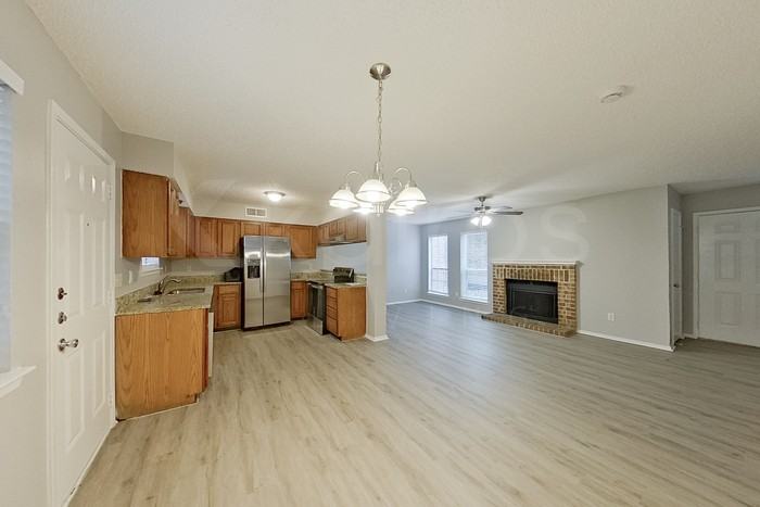 822 Courtenay Pl - Photo 7 of 23