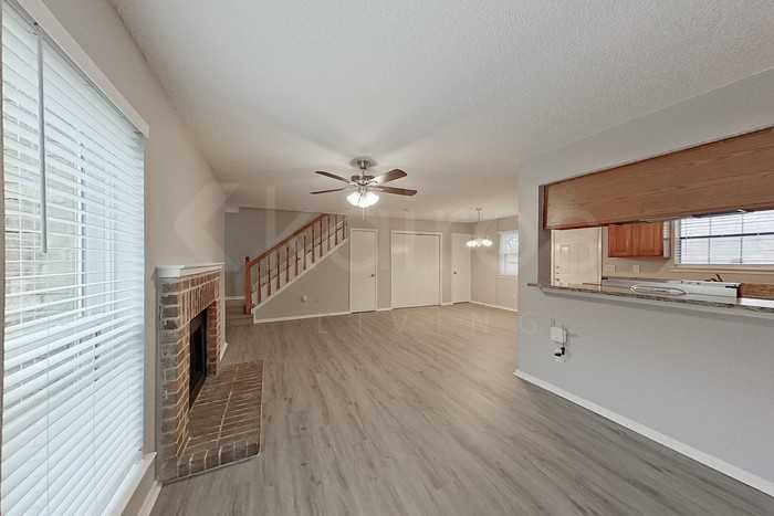 822 Courtenay Pl - Photo 5 of 23