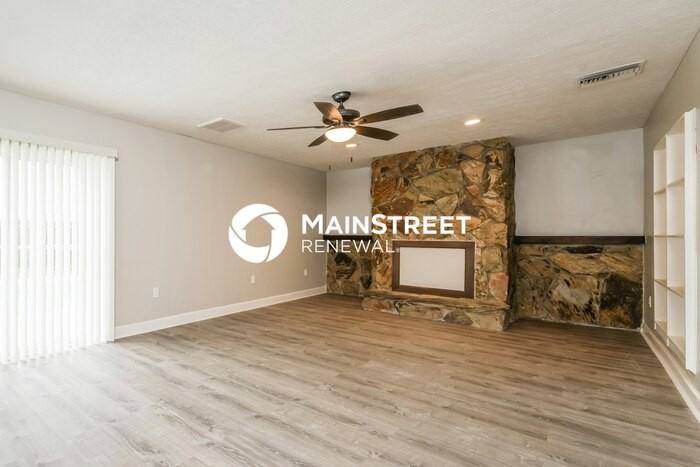 5603 Lake Fox Cir - Photo 2 of 16