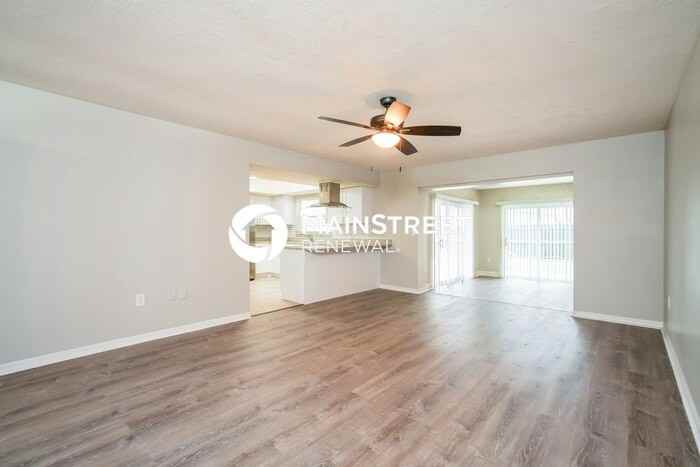 5603 Lake Fox Cir - Photo 5 of 16
