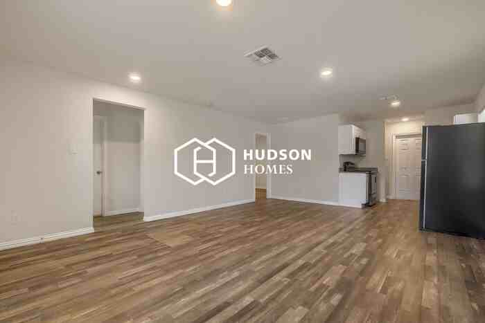 111 Quinta St - Photo 4 of 13