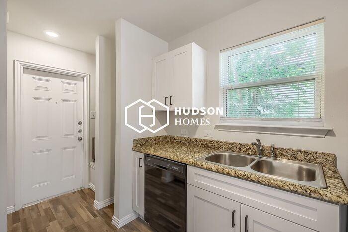 111 Quinta St - Photo 5 of 13