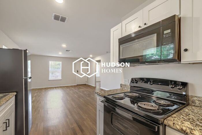111 Quinta St - Photo 6 of 13
